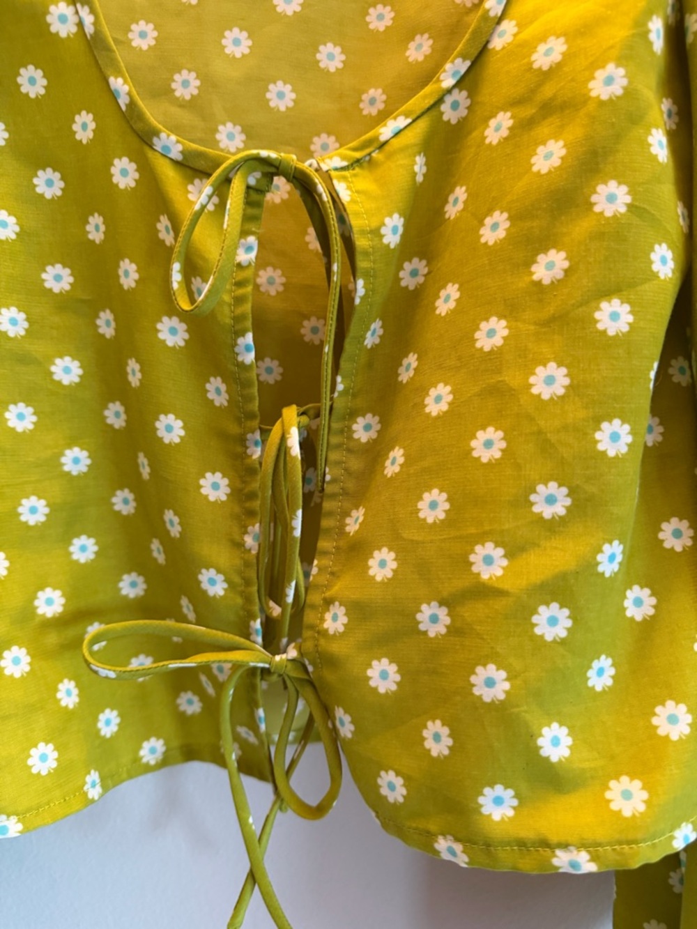 Levi's Lime Green Daisy Tie-Front Puff Sleeve Top - Picture 2 of 5